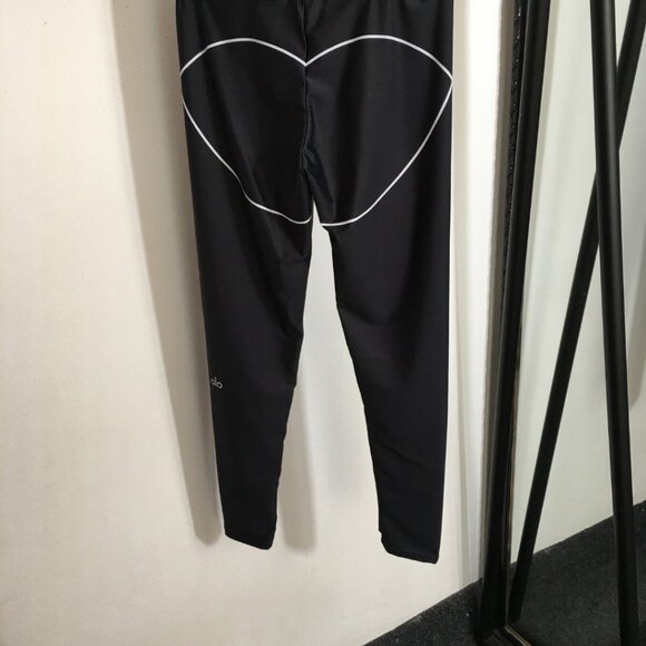 ALO Yoga Airline Women's Sports Bra and Leggings Set Sz L - Picture 4 of 9